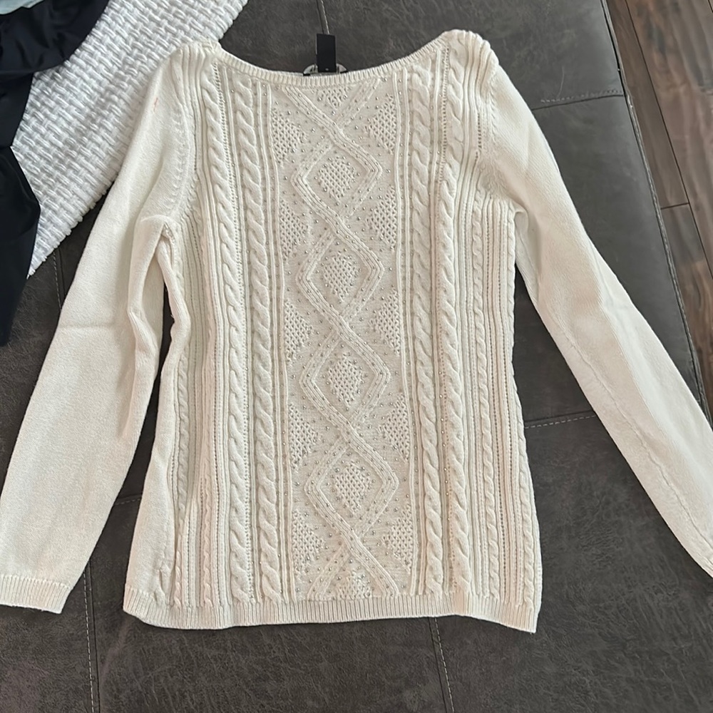 White|Black size L white sweater